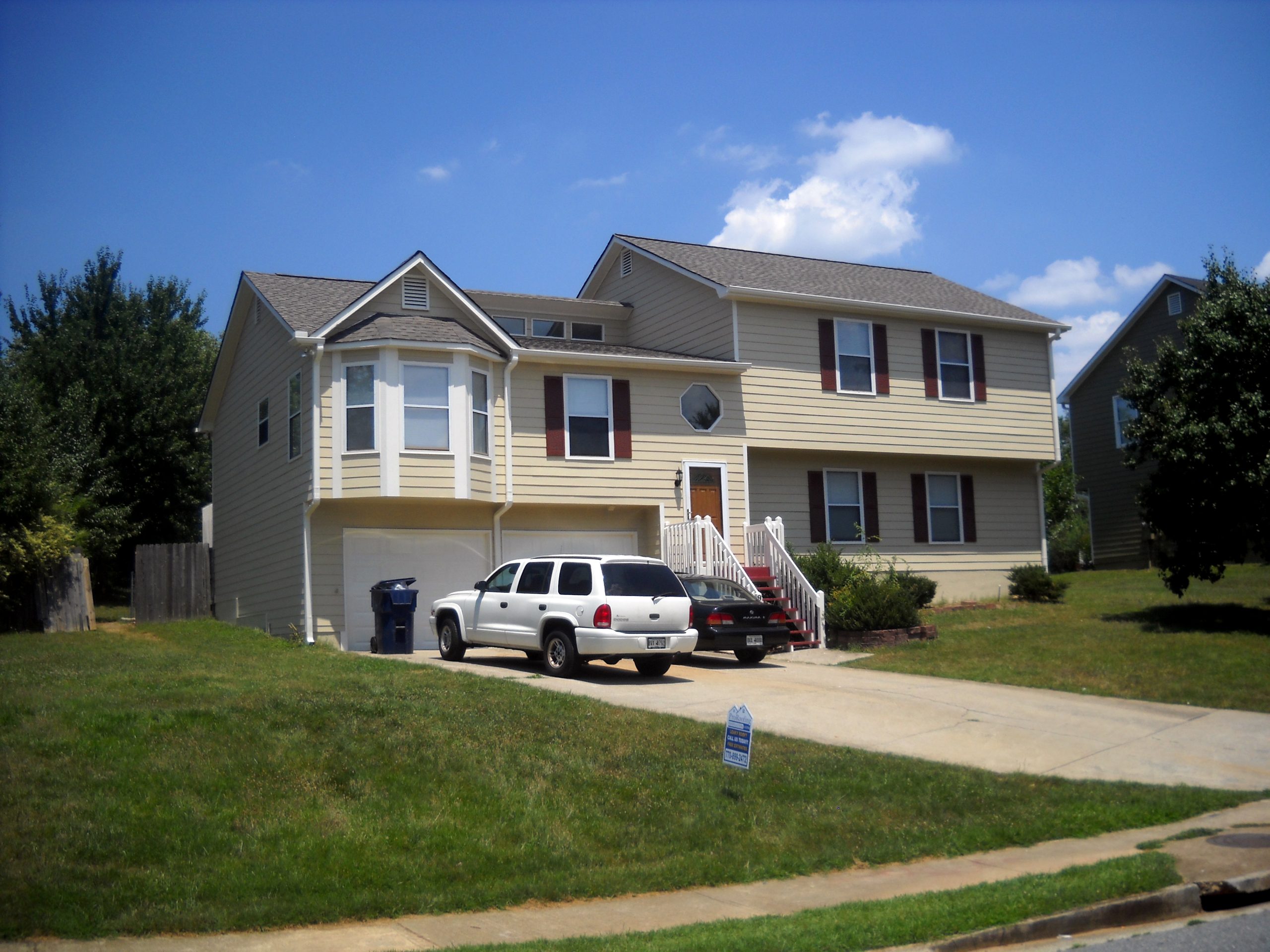 Siding 8 Cream colored siding installation